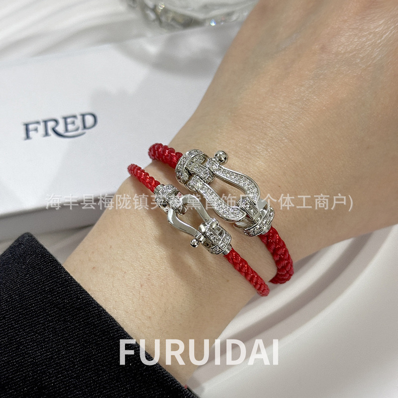Fred Horseshoe Buckle 18K Gold Plated Full Diamond Figure-8 Buckle Red String Cnc Precision Crafted Unisex Couple DIY Bracelet Fred Horseshoe Buckle 18K Gold Plated Full Diamond Figure-8 Buckle Red String Cnc Precision Crafted Unisex Couple DIY Bracelet