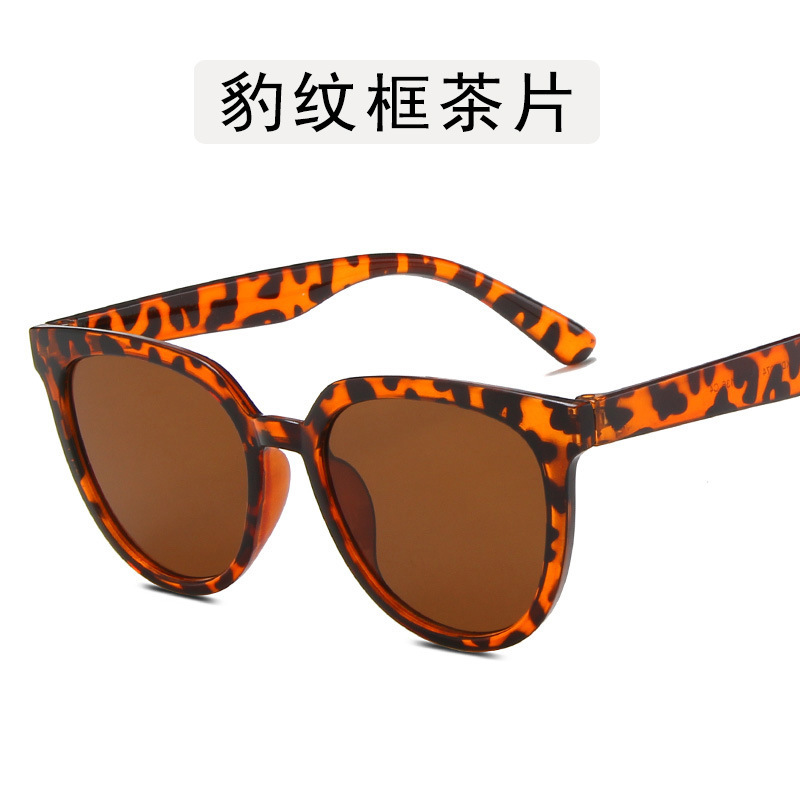 Pieza de té con marco de estampado de leopardo