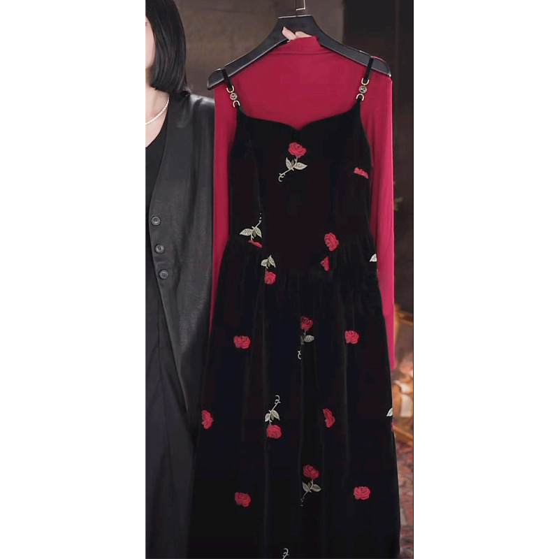 This Year's Popular and Beautiful French Style with Coat and Classy Black Velvet Dress Suit for Autumn and Winter