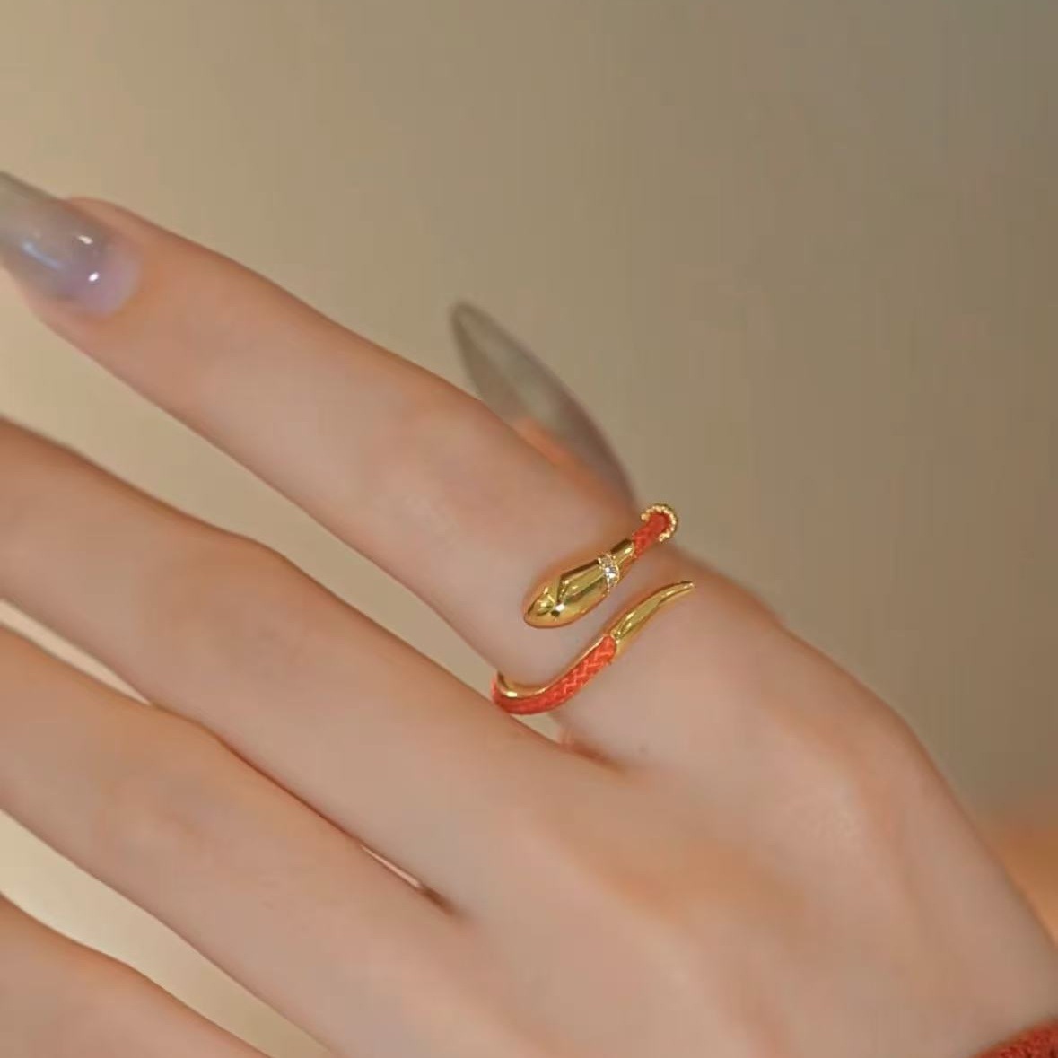 (2개) 뱀의 새해 조디악의 새해 레드 로프 오픈 링 여성 국가 동향 새로운 중국 궁전 스타일 틈새 디자인 집게 손가락 반지