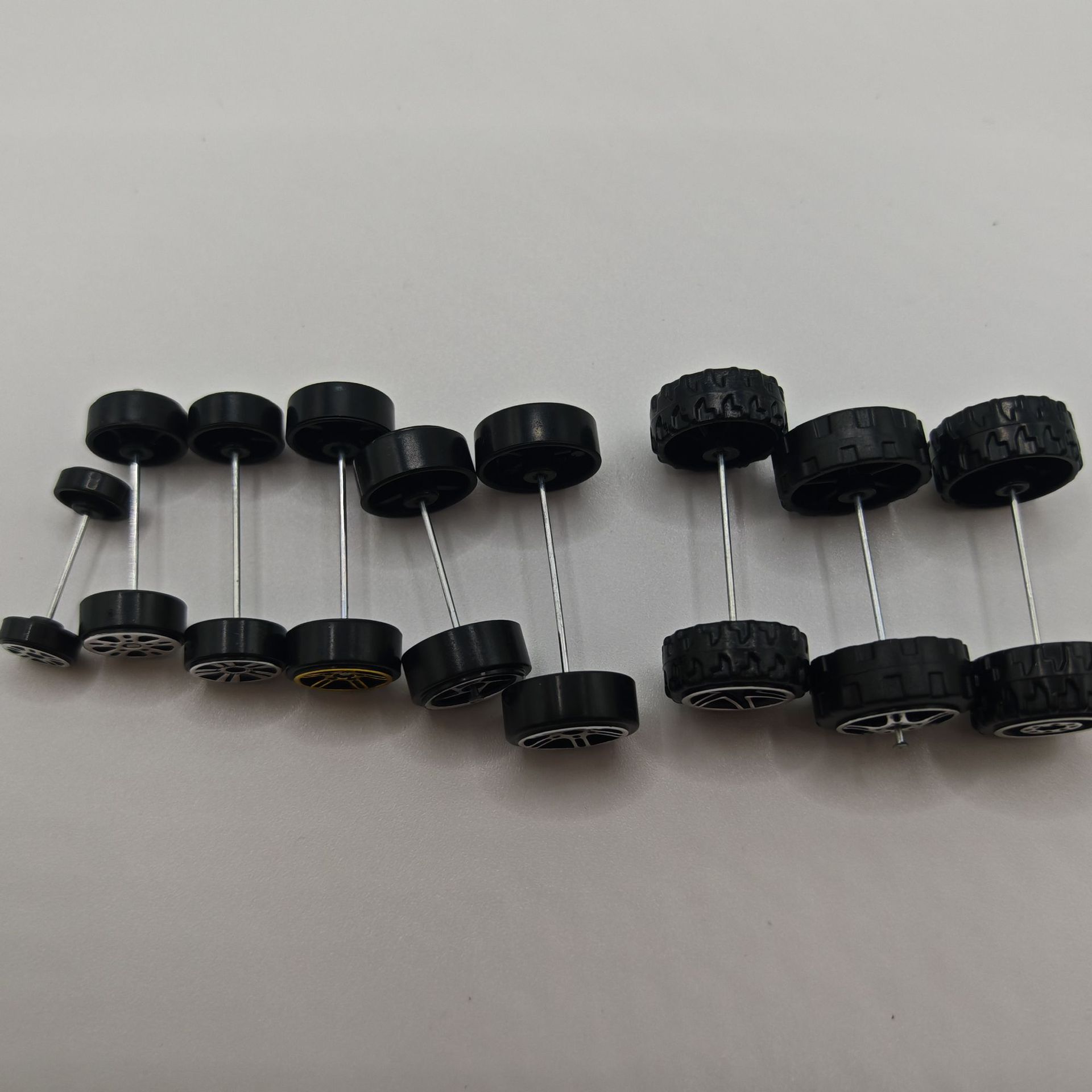 车轮胎橡胶玩具模型配件塑料合金车改装轮毂遥控车仿真1:10车轮胎