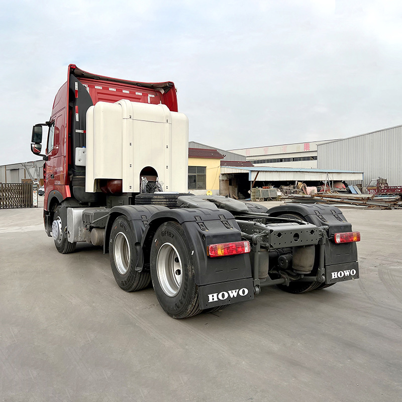 重汽豪沃T7牵引车头出售 二手10轮重型卡车 440马力拖拉机拖车头