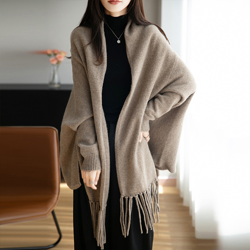 Factory Direct Supply of Winter 100% Wool Thickened High-End Tassel Large Shawl Cape Warm Cardigan in Large Quantities in Stock