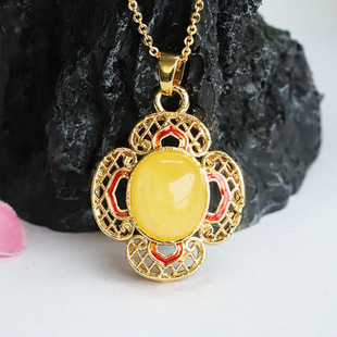 Xinyu natural beeswax pendant yellow honey full honey amber petal necklace factory wholesale generation HP4050905L
