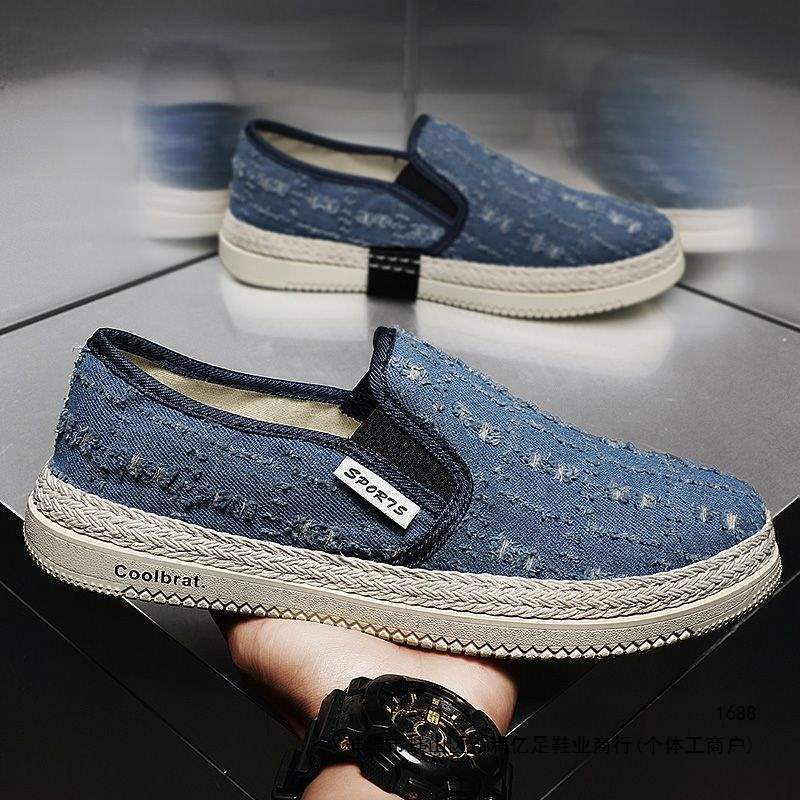 Clearance Canvas Shoes for Men, New Summer Style Fisherman Shoes, Trendy Sneakers, Casual Sports Shoes, Old Beijing Cloth Shoes with Hidden Height Increase Clearance Canvas Shoes for Men, New Summer Style Fisherman Shoes, Trendy Sneakers, Casual Sports Shoes, Old Beijing Cloth Shoes with Hidden Height Increase