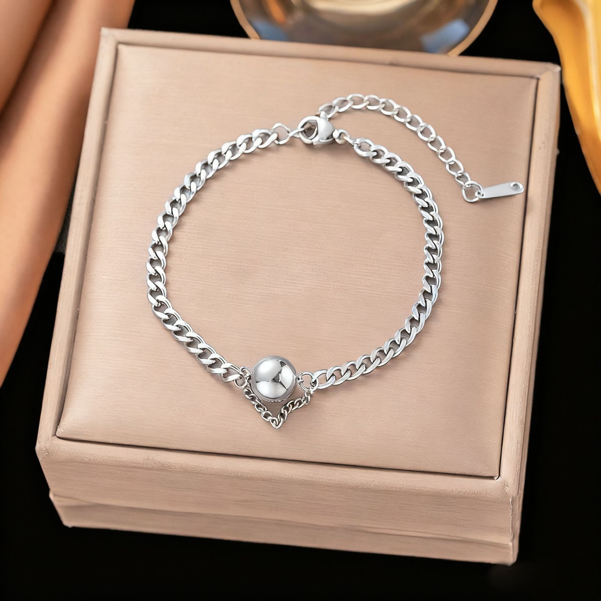 Pulsera de Acero de Titanio de Dongguan, Estilo Europeo y Americano, Diseño de Doble Cadena con Cuchillas, Exagerada, Hip-Hop, para Otoño e Invierno, No se Destiñe, para Mujer