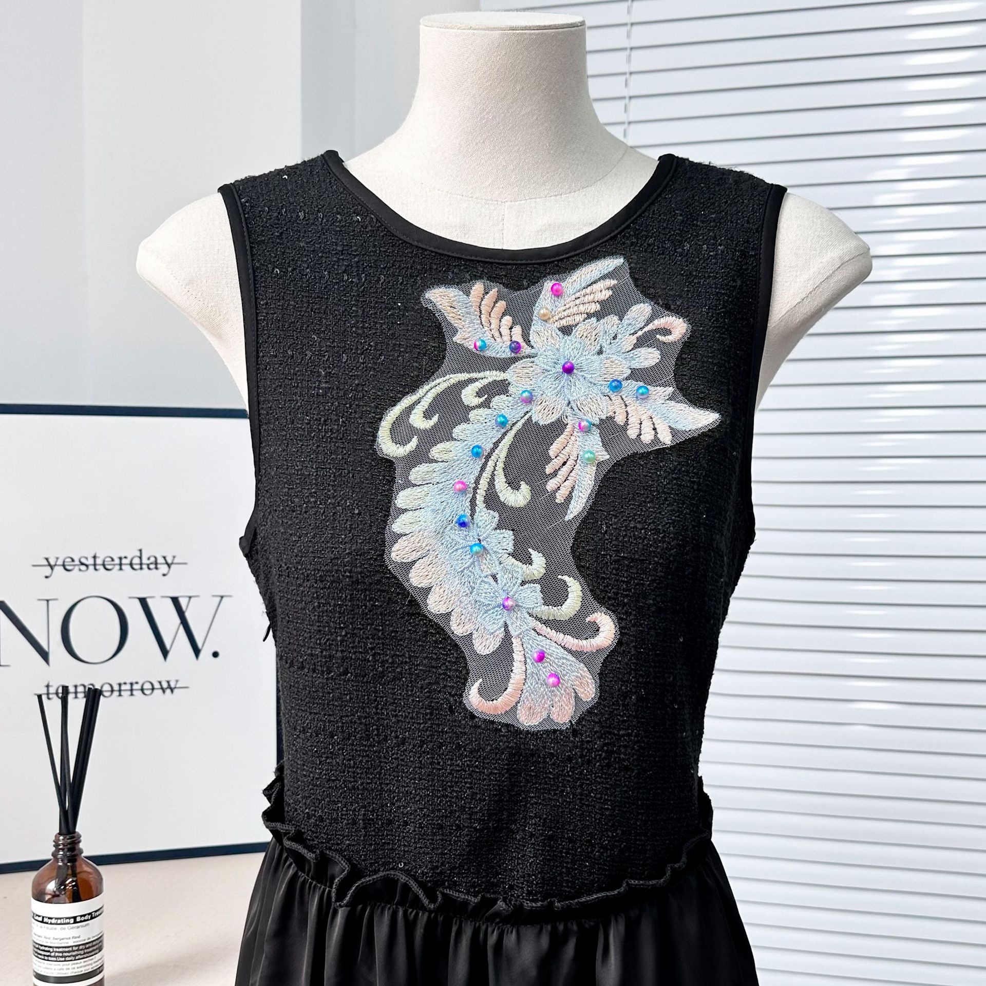 Mesh bordado cuentas de clavos decal de encaje tridimensional primavera y verano estilo nacional ropa de niños vestido princesa accesorios de ropa de China pectoral pegatinas de tela