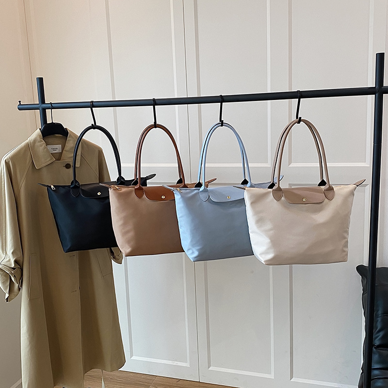 Bolso de hombro casual de gran capacidad para mujer 2025 nuevo bolso de nylon simple costura bolso portátil para axila