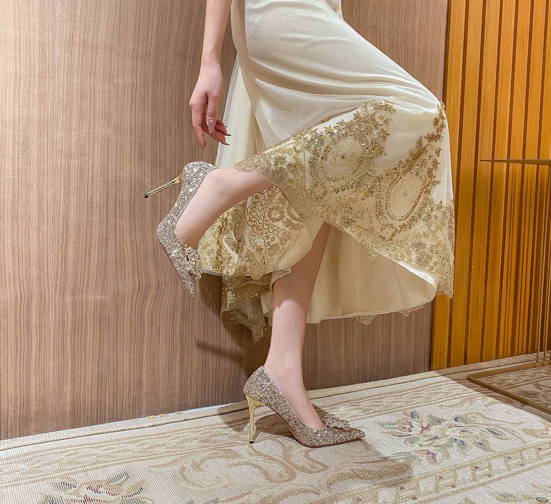 水晶婚鞋喜娘秀水钻花亮片婚纱高跟鞋