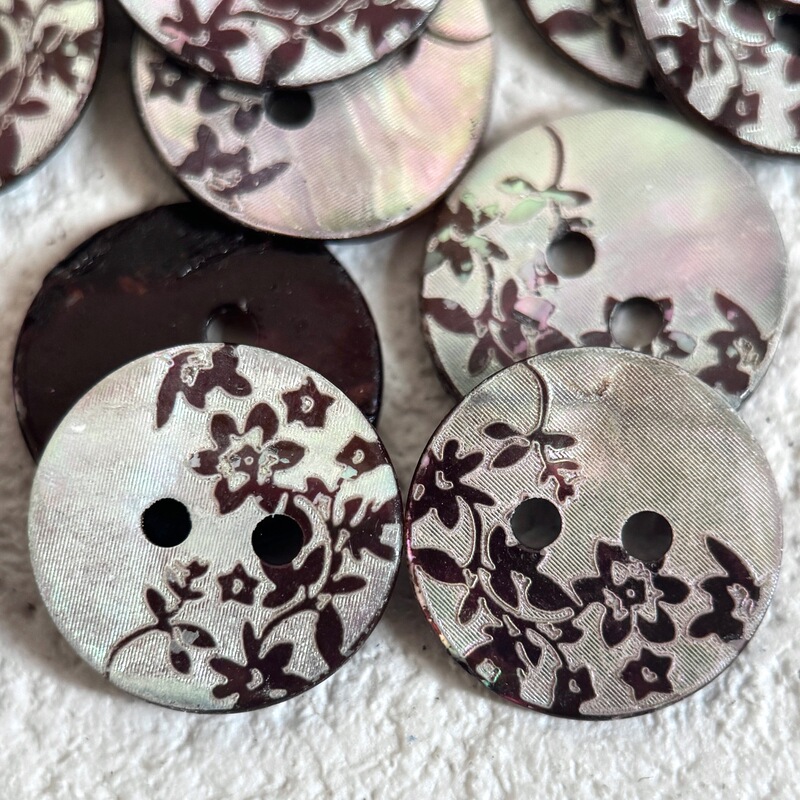 Natural Shell Buttons, Two-Hole Buttons, Coffee-Colored Floral Vintage Shirt Jacket Accessories, Decorative Embellishments, Button Accessories
