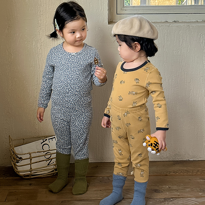 Ropa de otoño del bebé pantalones largos traje algodón los niños invierno cepillado estilo Coreano ropa interior térmica lana estante sin hueso Pijamas
