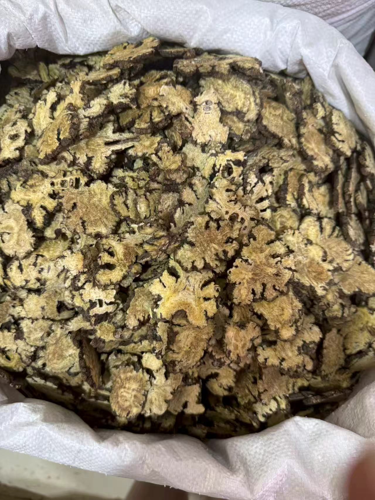 Chuan Xiong Sliced Sichuan Lovage Rhizome Dried Herb for Decoction and Culinary Use 1000g Bag specifications