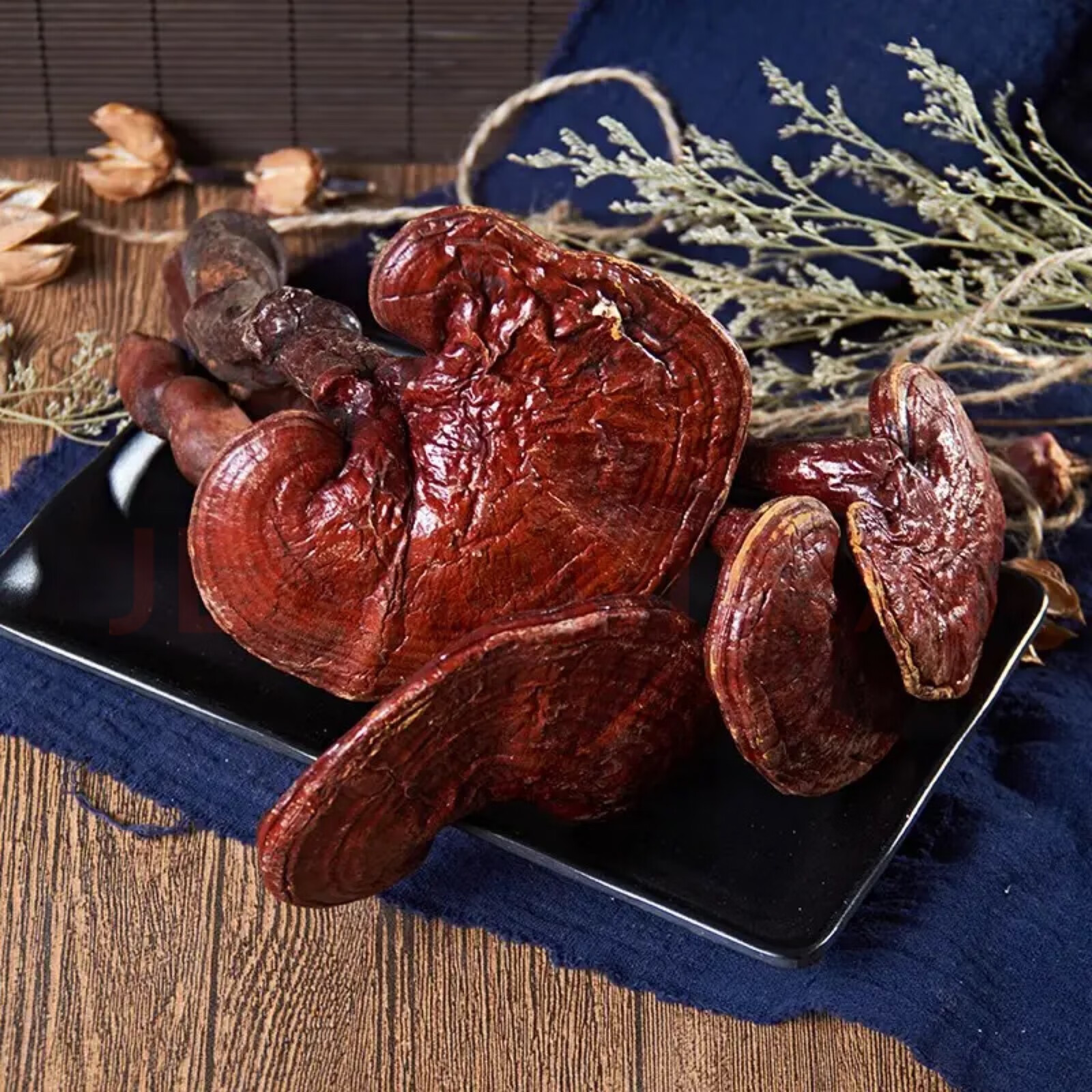 Changbai Mountain Red Lingzhi Whole Dried Reishi Mushroom Ganoderma lucidum Ling Zhi Sliceable Grindable 500g key features