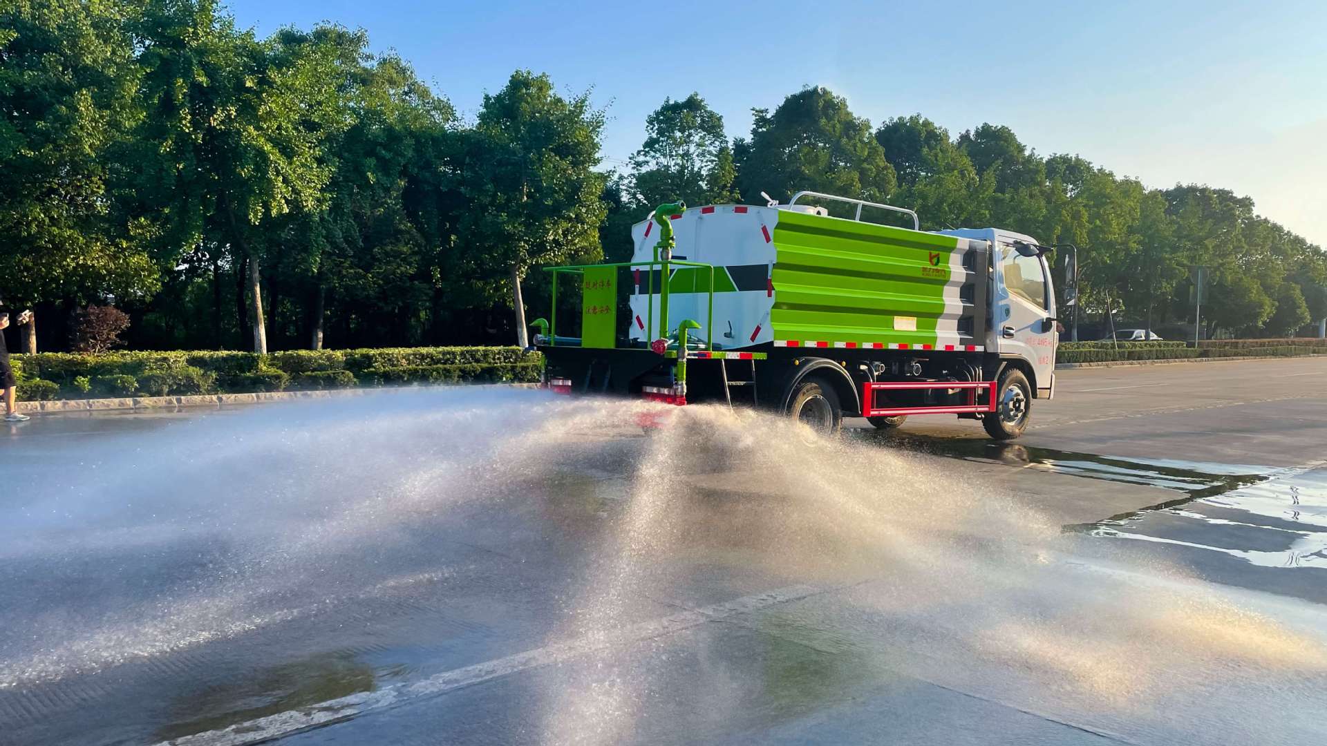 National Vi Dongfeng 7 Square Blue Brand Sprinkler Truck Landscaping Town Sprinkler Highway Maintenance C License Can Be Driven to Payment
