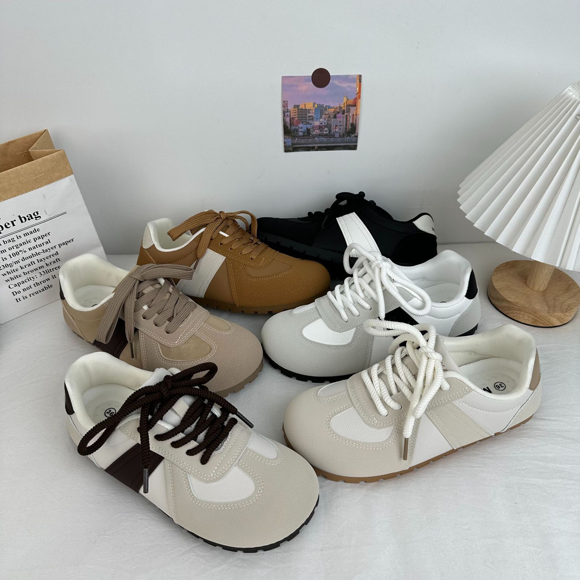Casual Retro Commuter 2025 nuevo estilo de primavera y verano ligero de suela delgada deportes todo fósforo más terciopelo de suela plana hojaldre zapatos de entrenamiento alemán para mujer