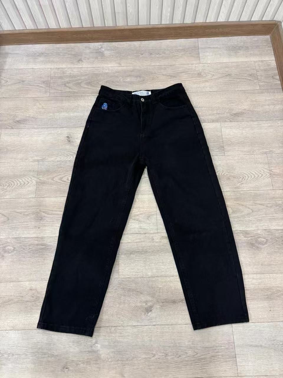 93 검정색과 회색 바지