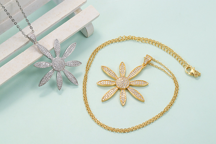 Simple Sun Flower Micro-inlaid Full Zircon Flower Pendant Copper Necklace display picture 2