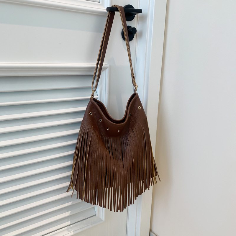 Bolsa de brazo retro jeans verano 2024 nuevo mochila de hombro bohemio retro mochila de fresa