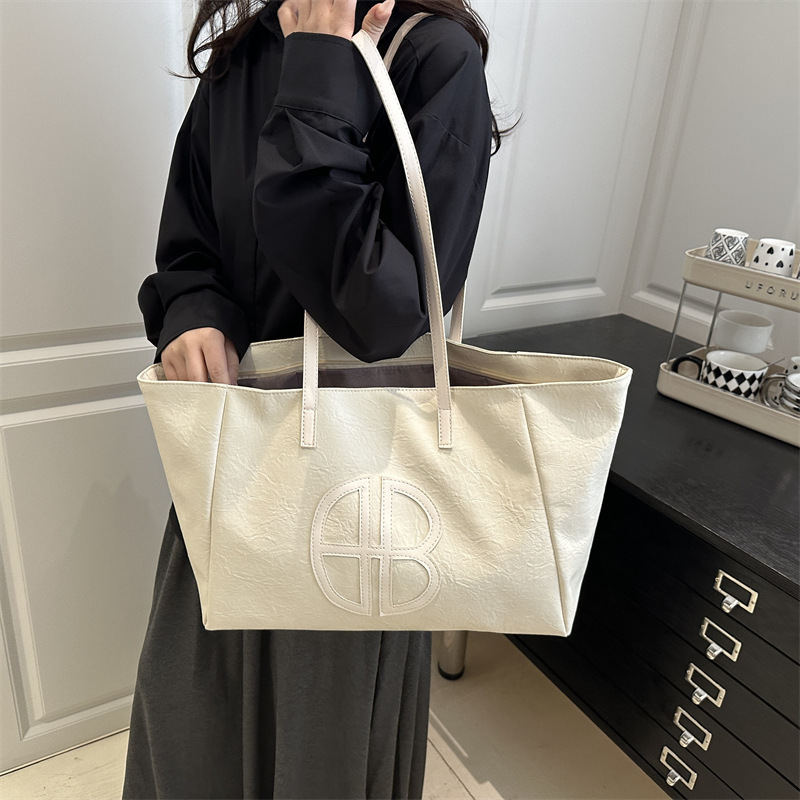 Bolso de mano de dama de alto nivel primavera y verano 2025 versátil bolso de viaje en bolsa popular de gran capacidad este año