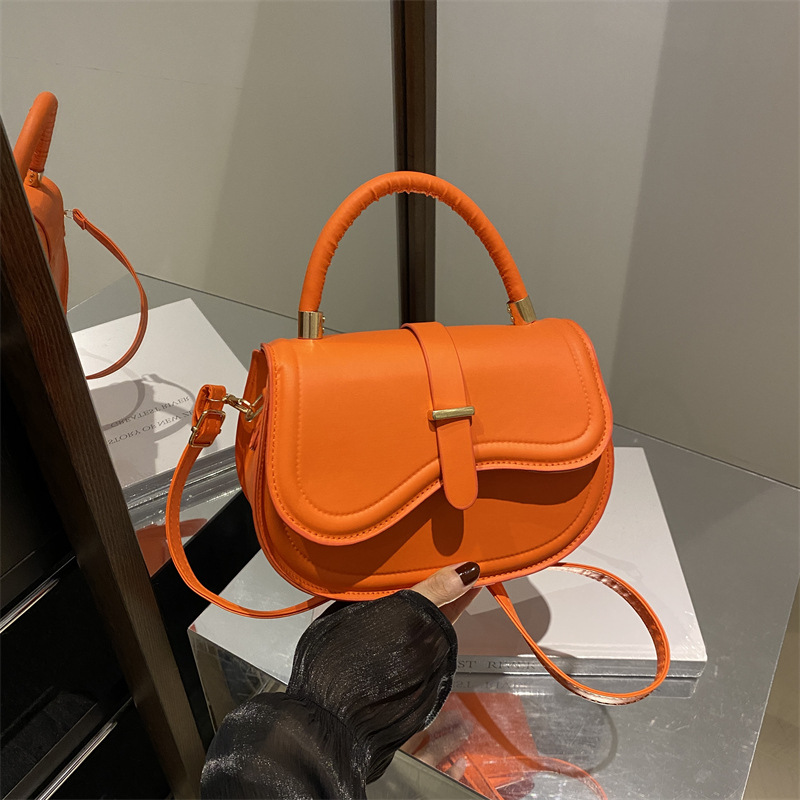 Einfache lässige 2024 neue modische und stilvolle einzelne Schulter Crossbody koreanische Version vielseitige kleine quadratische Tasche für_voghion.com