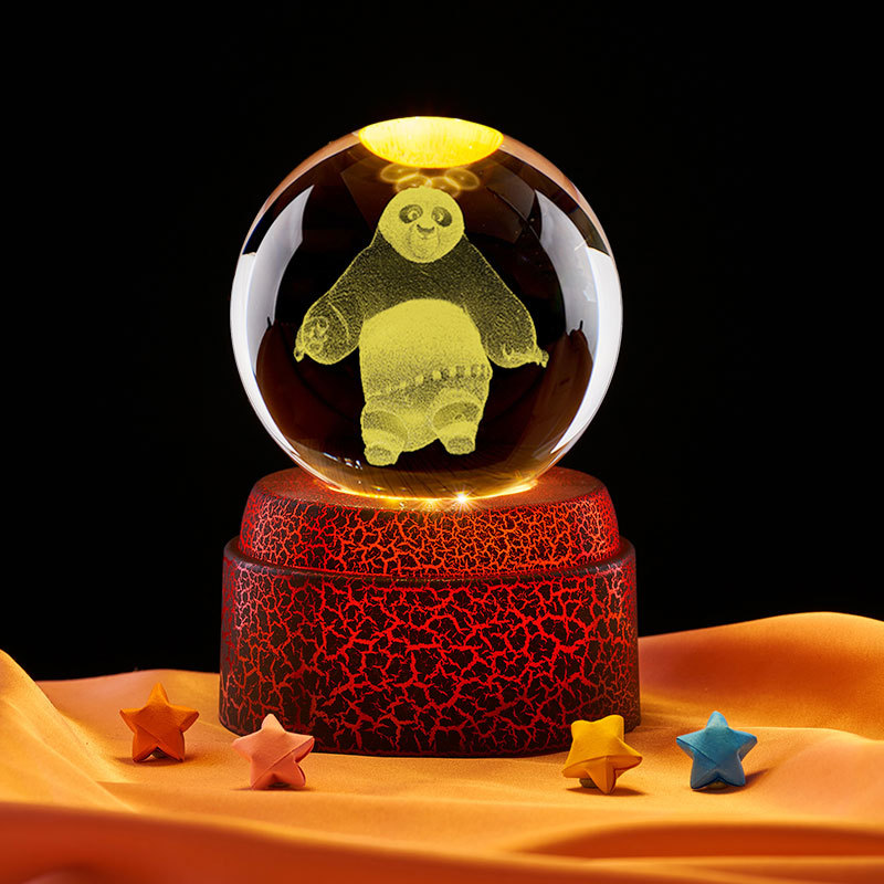 Kung Fu Panda dibujos animados bola de cristal de color 3D escultura interior luminosa cristal adornos base de madera adornos luminosos