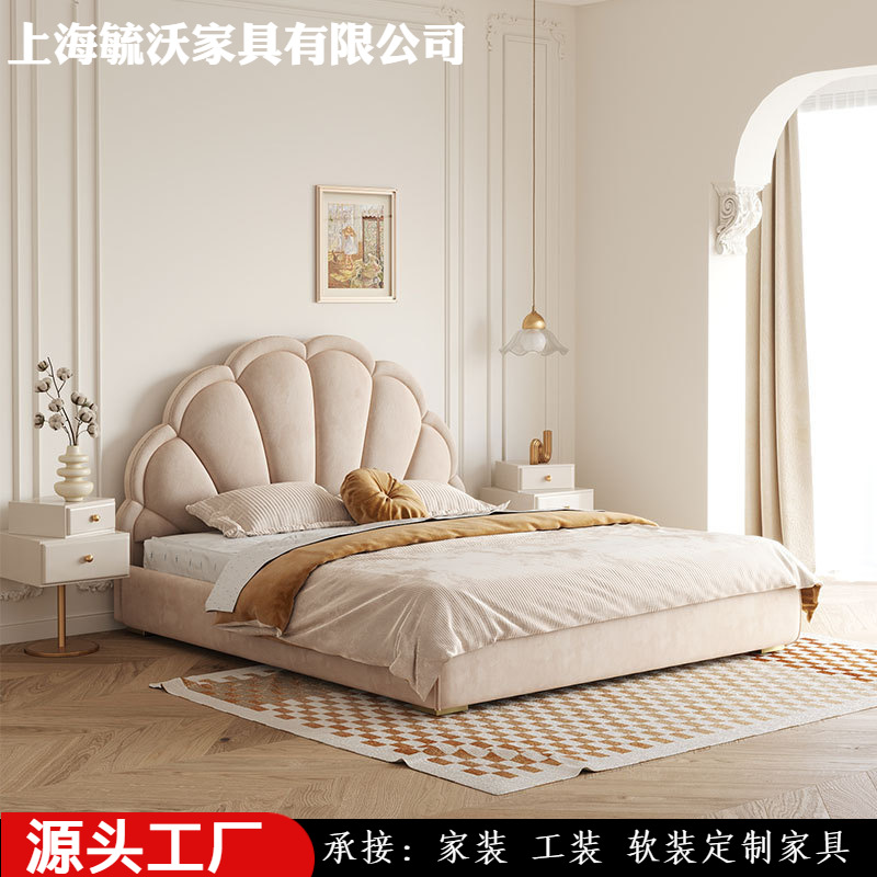 花びらベッドフランスクリーム風布芸ベッド1.8メートル軽贅沢insネットレッド新モデルルーム民宿ソフトバッグ結婚ベッド