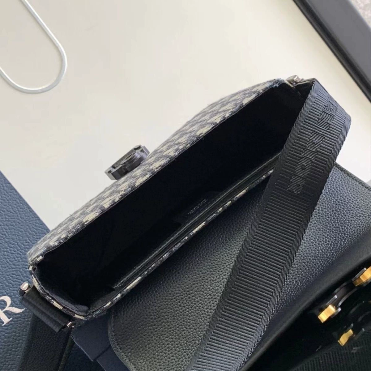 Новый мужской сумка 2025 года почтальон saddle messenger модная застежка стильный многофункциональный Flip повседневная сумка через плечо через плечо Messenger