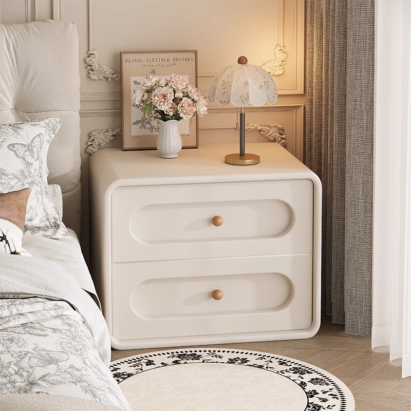 Cream-wind bedside tablero de madera maciza dormitorio doméstico 2025 explosión pequeña cama de almacenamiento pequeño gabinete lujoso sensación de alto nivel
