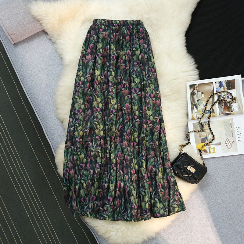 Fitted retro demi-season long skirt