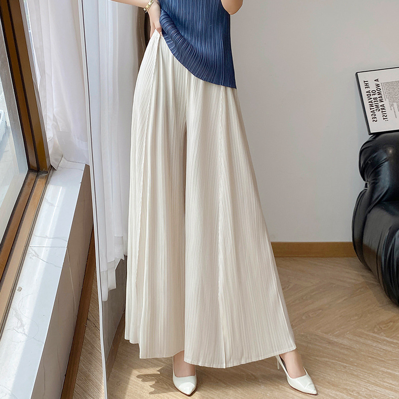 Bell-Bottom Pants Are Casual, Versatile, Retro, Slimming, Thin and Fashionable