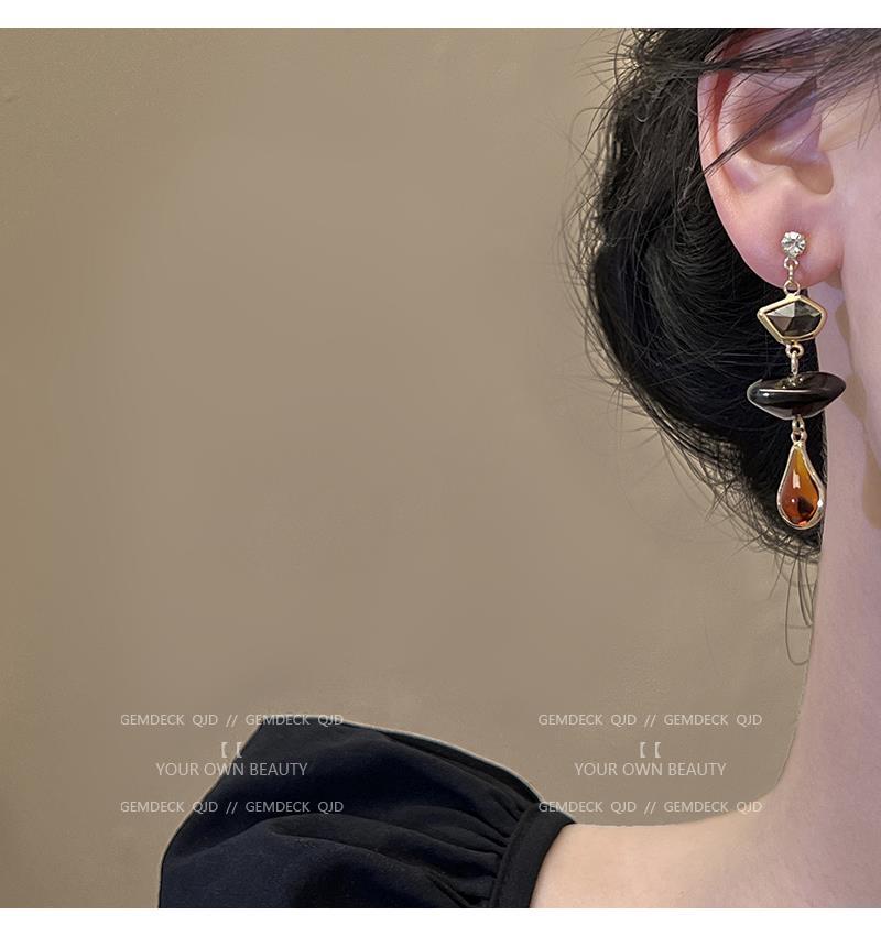 Orecchini in zircone freschi e asimmetrici dal design di nicchia retrò in stile designer, orecchini con temperamento unico, artistico, di fascia alta_voghion.com