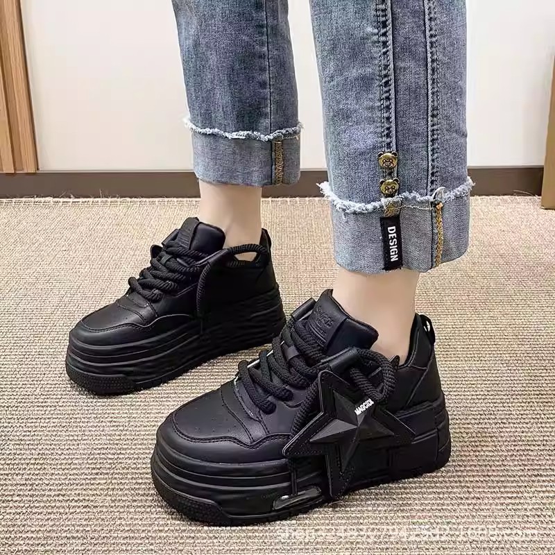 Productos europeos estrella con cordones plataforma plataforma zapatos casuales 2025 nuevo estilo rojo caliente ins súper caliente zapatos casuales mujeres