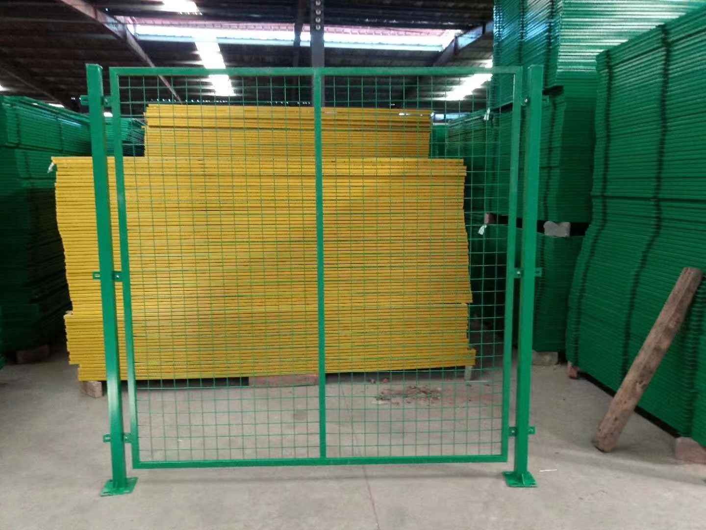 仓库车间隔离网可移动铁丝网边框隔离栅供应浸塑车间临时设备安全