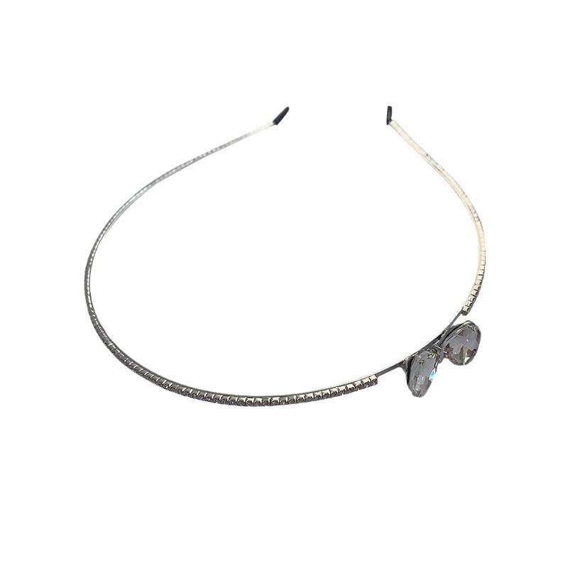 高級感のあるドリルの蝶結びのカチューシャ