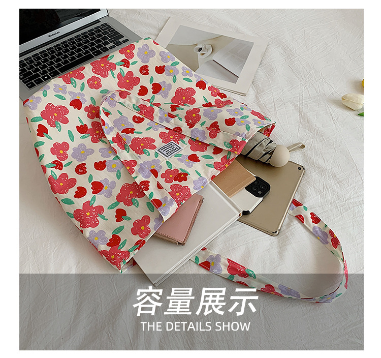 The large-capacity single-shoulder bag for student commuting is a bestseller in early spring. The Korean-style fresh and simple floral fabric bag is a versatile tote bag undefined