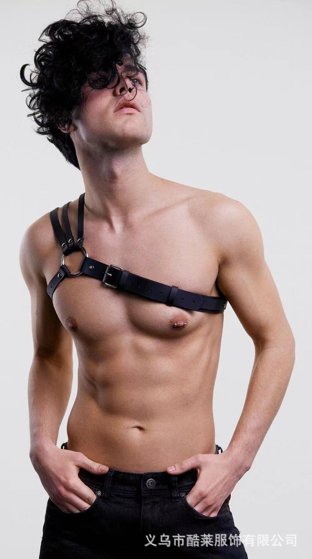 Europa y Estados Unidos transfronterizos cuero amplio amor bondage correa de ropa remaches hombres negocios hegemónico ocio JJ anillo tendencia universal