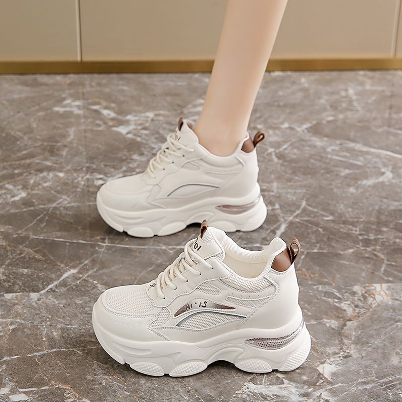 Aumentar la altura de la malla, zapatos de papá, zapatos de mujer pequeños, primavera de 2026 nuevos zapatos deportivos, zapatos de malla transpirables, zapatos blancos