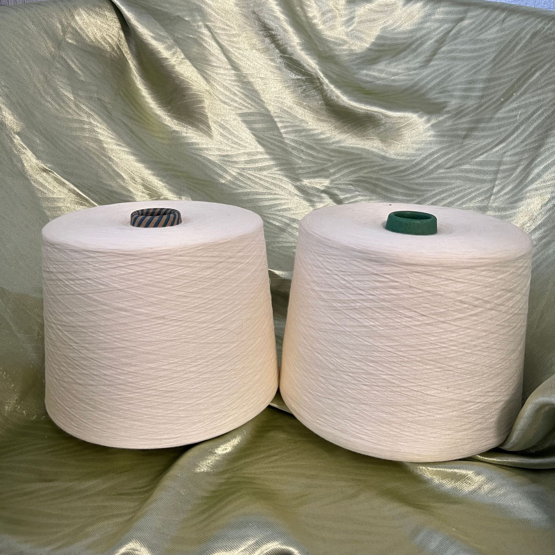 紧密赛络纺 JC50/R50 21S 精梳棉粘纱21支 棉粘混纺纱