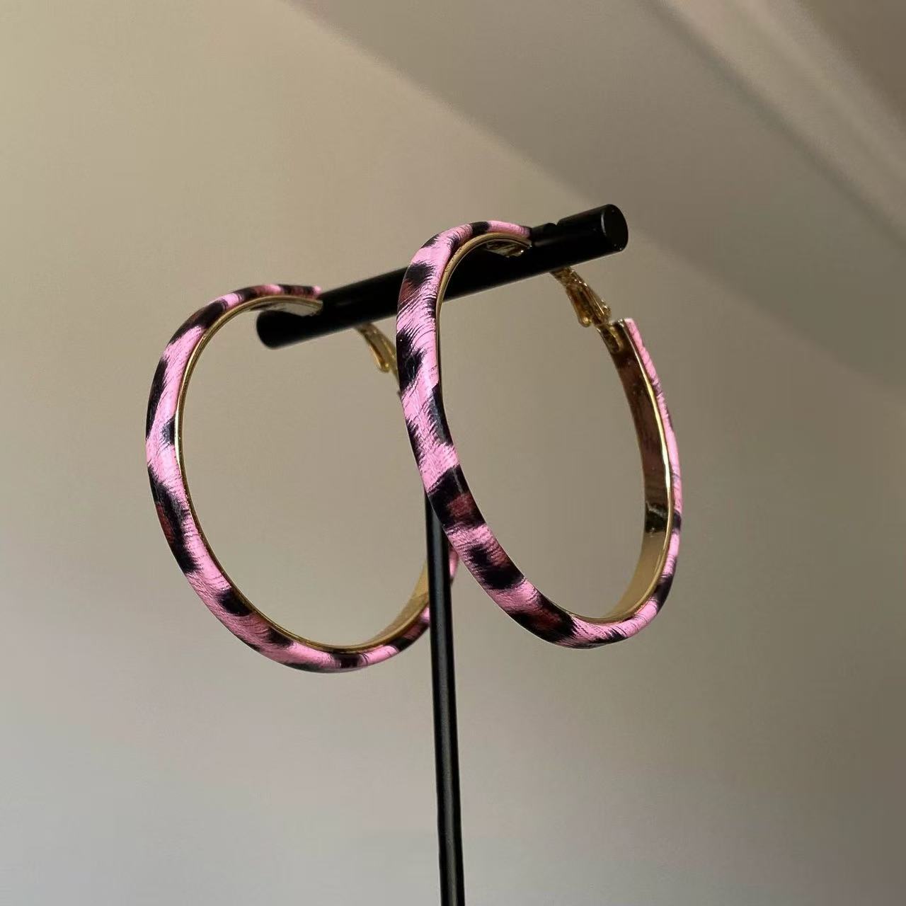 Fuchsia hula hoop, small design elegant retro universal earrings