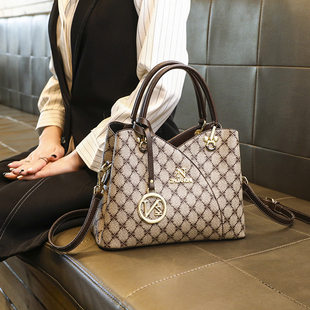 Universal elegant handheld fashionable capacious bag strap