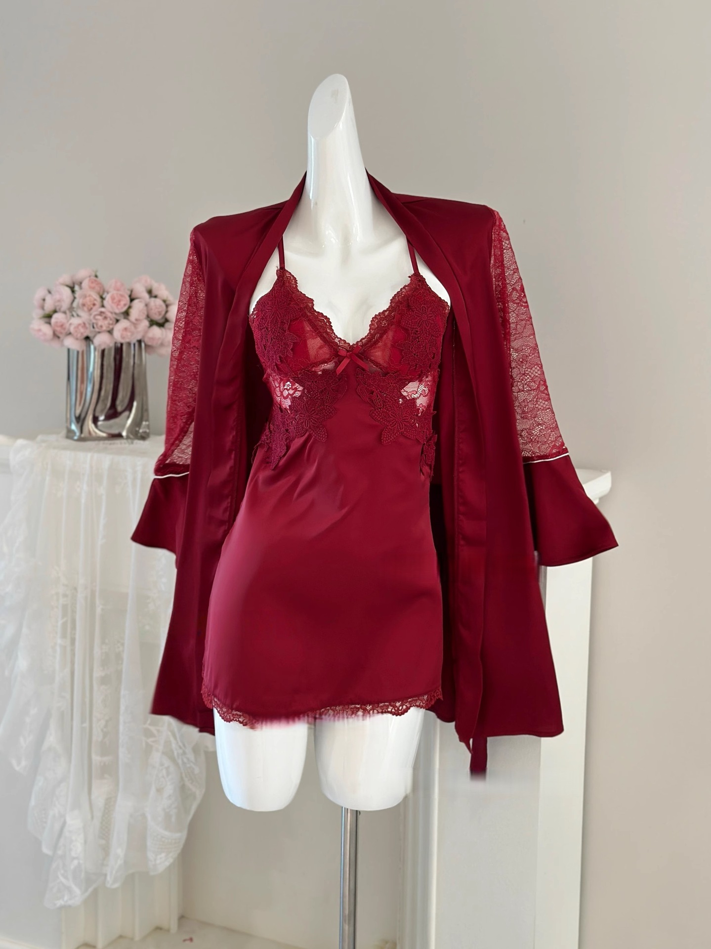 Charming red suit: including suspender skirt + robe 6001-1