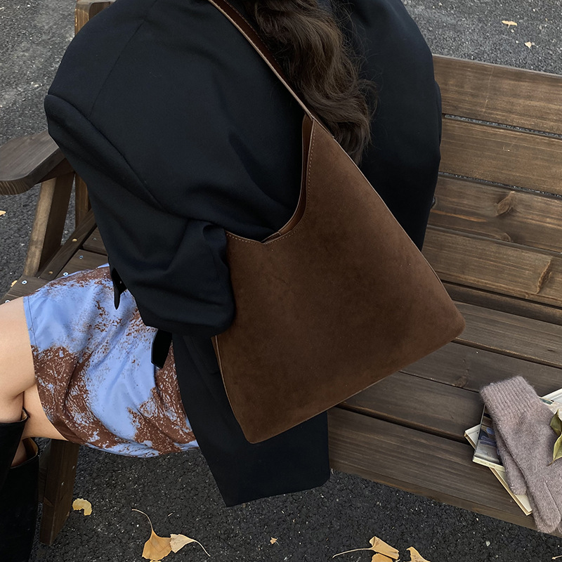 Bolsas de mano retro transfronterizas de mujer texturas bolsas de cubo de agua mujeres otoño y invierno 2025 nuevo mochila esmerizada bolsas de brazo de viaje