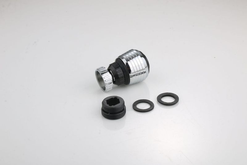 台所の蛇口のスプラッシュ防止のヘッドの台所のシャワーのスプレーの増圧の延長の濾過器の通用の万能の節水の神器|undefined