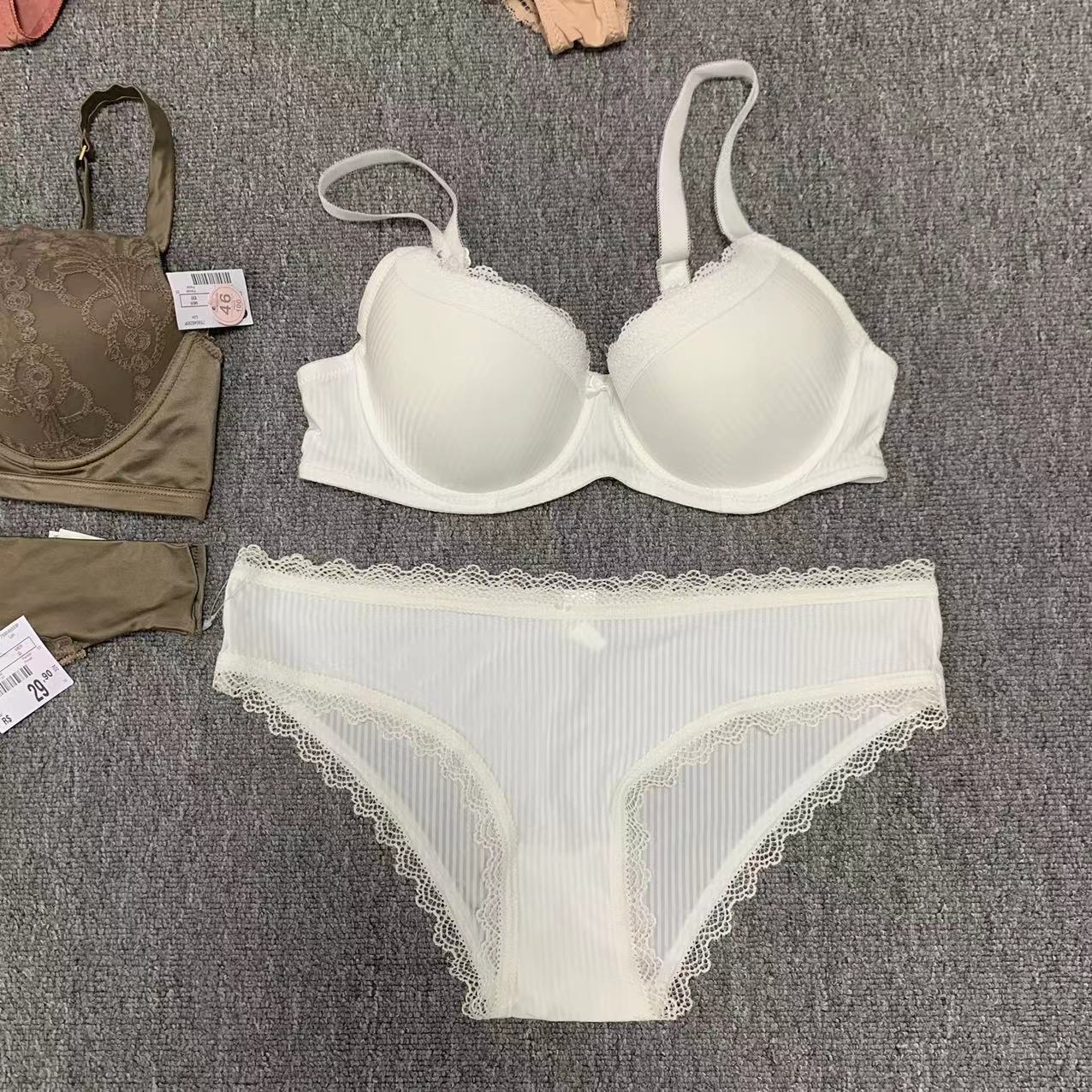 Miscellaneous lace large size women's bra set with steel rims_voghion.com