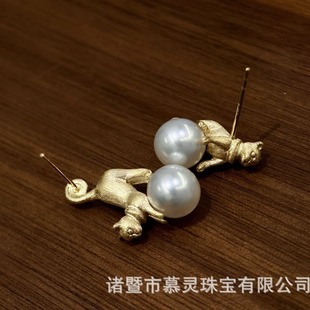18K Girly Kitten Earrings with Frosted Texture and 7-8mm Beads D 0.05Ct