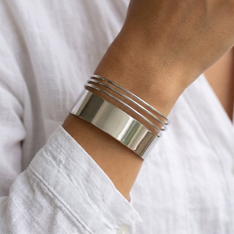 European and American cross-border wide metal glossy floral bracelet, exquisite and elegant, light luxury fashion snake-shaped open bangle