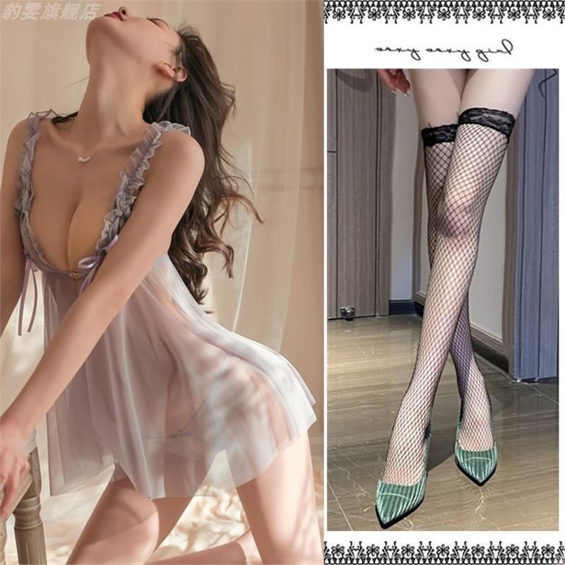 보라색 잠옷 + 검정색 양말