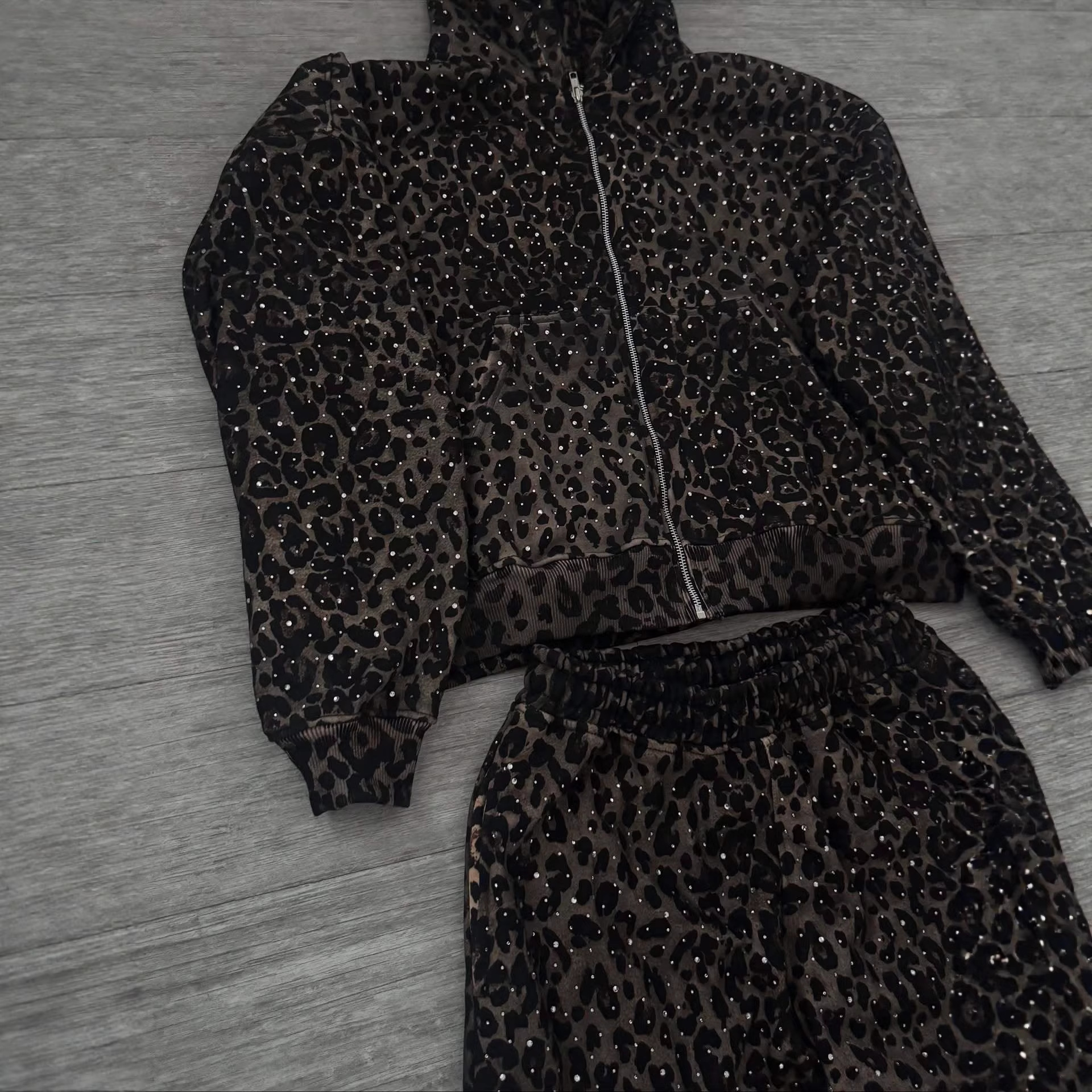 Women's Clothing Unique Leopard Print Hoodie With Retro Print, Loose Fitting Casual Pants, Unisex Sweatshirt._voghion.com