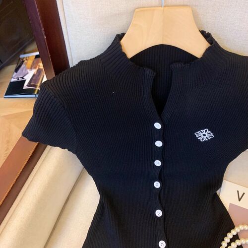 Design sense Korean single-breasted V-neck short-sleeved knitted cardigan women's 2025 summer new style temperament slim short top