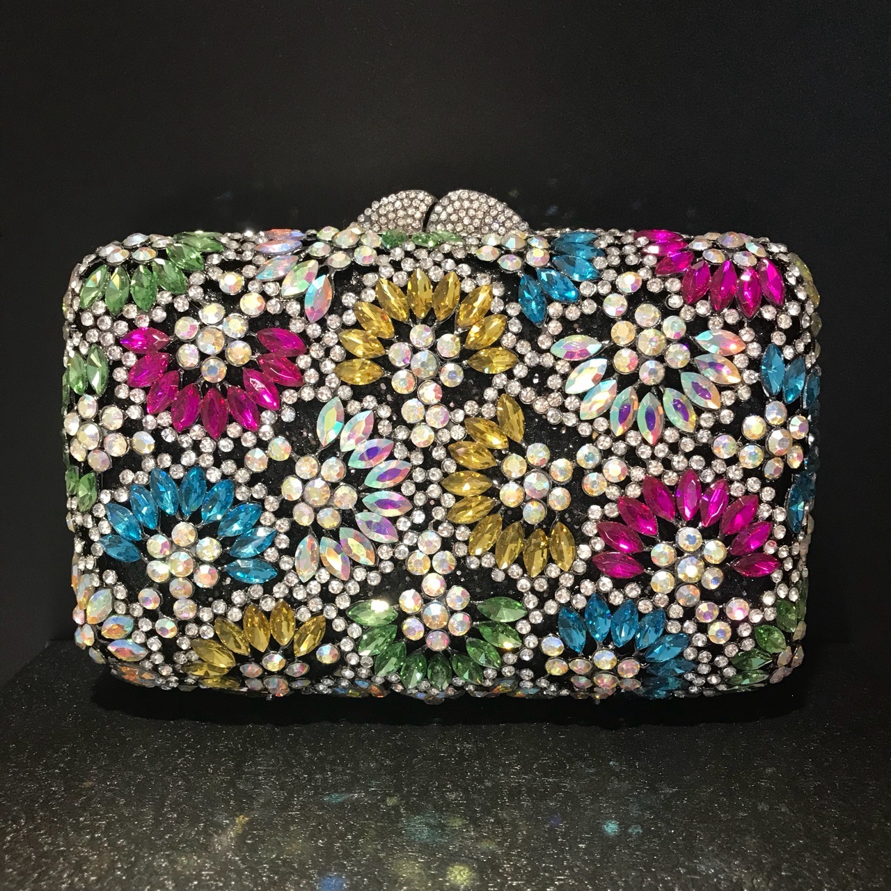 Transfronterizo nuevo fantasía ventilador de diamantes bolsa de cena hebilla magnética cadena de diamantes de agua horizontal bolsa de maquillaje cuadrada mujer